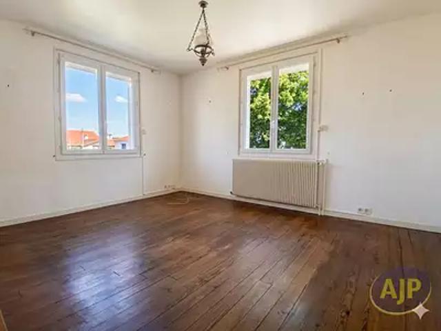 Saintes 17100 Achat / Vente maison 3 pièces t3 au dernier étage cave