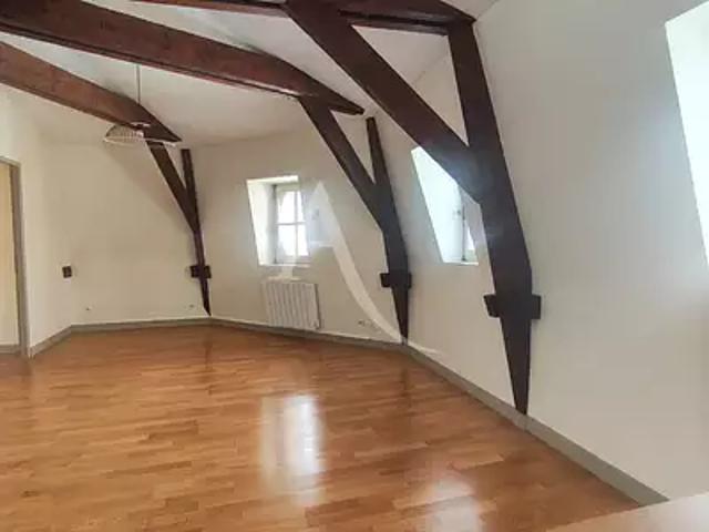 Saintes 17100 Achat / Vente appartement 2 pièces t2 au dernier étage