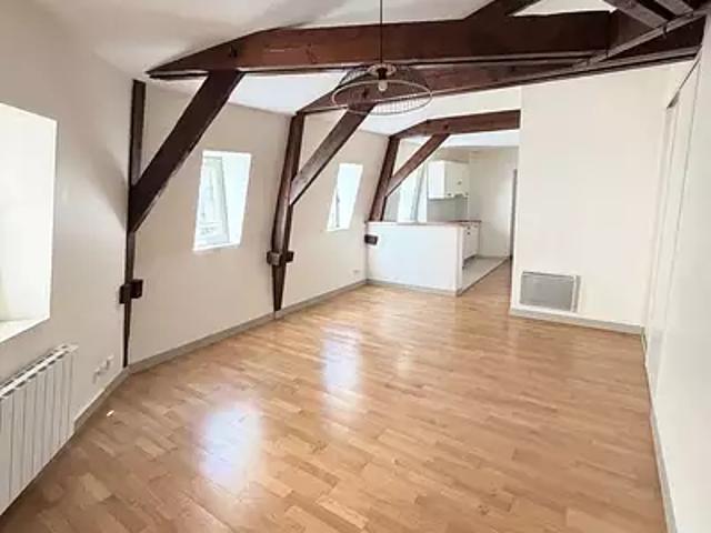 Saintes 17100 Achat / Vente appartement 2 pièces t2 au dernier étage