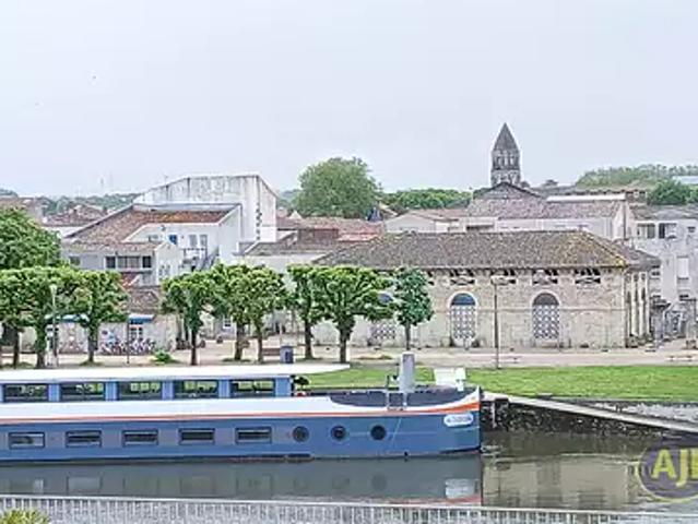 Saintes 17100 Achat / Vente appartement 3 pièces t3 au dernier étage