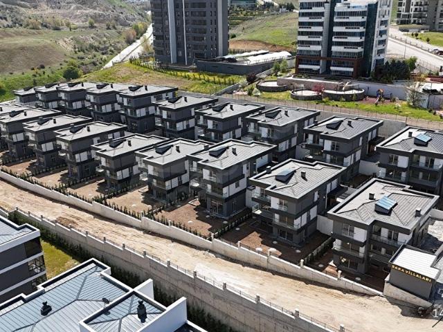 SAKA VİLLA SİTESİNDE SATILIK 6+2 VİLLA