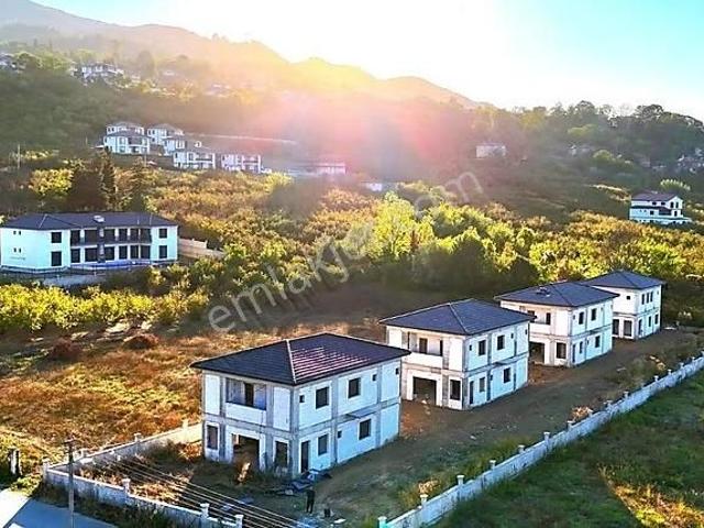Sakarya Akyazı Taşburun'da Satılık 4 Villa + 2 Dönüm Arsa