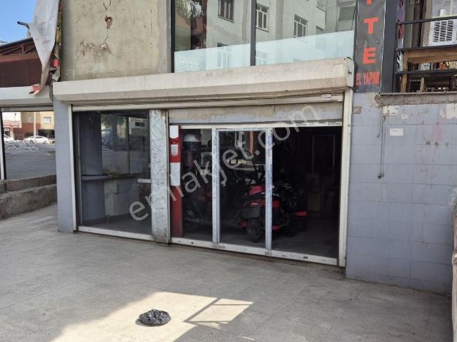 Sakarya Caddesi'nin Girişinde Medine Bulvarı'na Sıfır Köşe Dükka