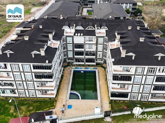 Sakarya Karasu Da Yalı Mah De Havuzlu Sitede Satılık Ara Kat 2+1 Daire