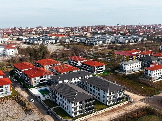 Sakarya Karasu'da Havuzlu Sitede 3+1 Modern Yapılı Daire