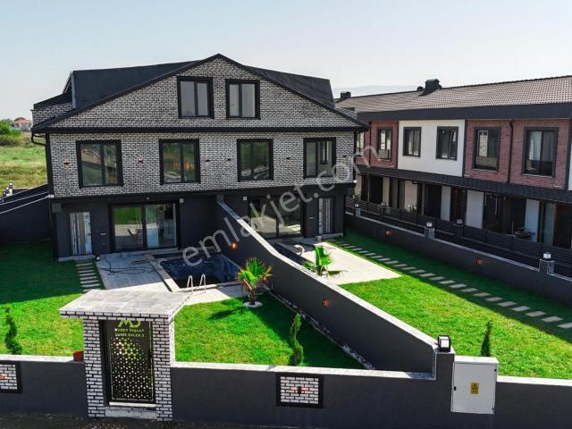 Sakarya Kocaali De Deniz Manzaralı Özel Havuzlu 3+1 Villa Satışta