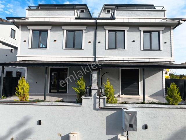 Sakarya Kocaali Merkez Plaj Da Ön Cephe 3+1 Villa