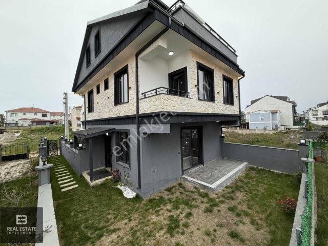 Sakarya Kocaali'de Prestijli Yaşam 3+1 Tripleks Satılık Villa
