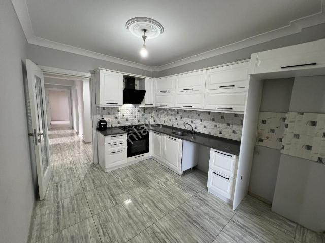 Sakarya Serdivan Köprübaşı Mah. Site İçerisi Ara Kat Geniş 3+1