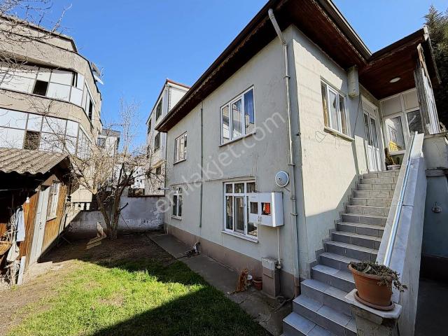 Sakaryada Sakarya Mahallesinde Müstakil Ev