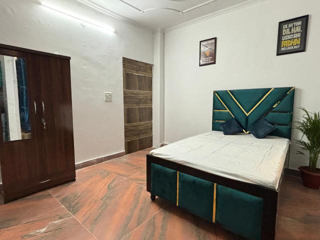Saket 1 RK 400 Sq. Ft. Builder Floor in Saket Delhi Listing ID: #9390