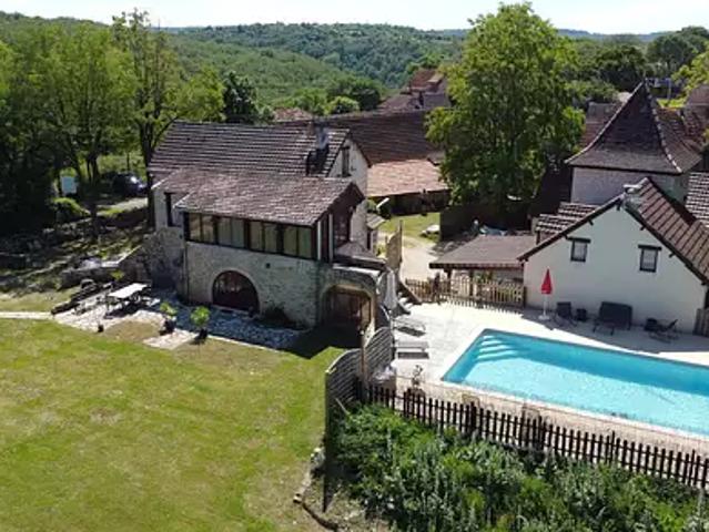 Salvagnac Cajarc 12260 Achat / Vente maison 10 pièces t10 au dernier étage piscine