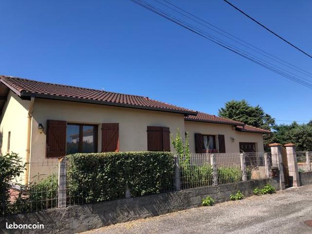 Salvetat St Gilles Maison plain pied T6 de 140 m² avec garage sur 1076 m²
