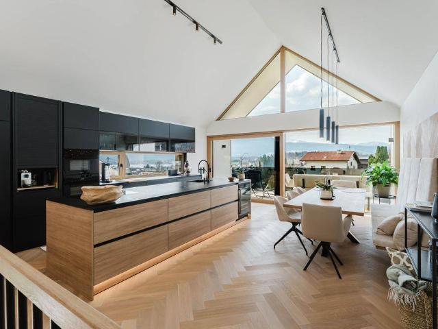 Salzkammergut: Bestlage Mondsee!Außergewöhnliches Architektenhaus für höchste Ansprüche
