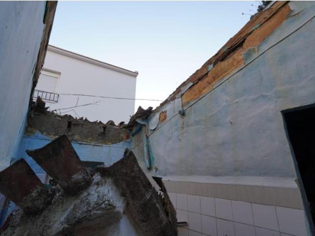 SALE A LA VENTA CASA PARA REFORMAR EN ALGARROBO¡