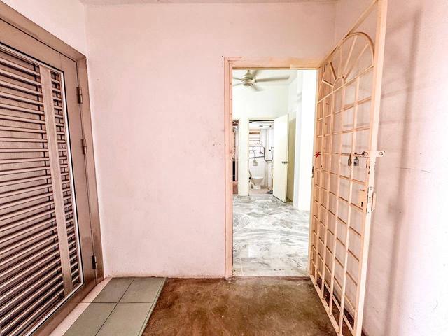 SALE Daisy Apartment Taman Kinrara Section 2 Apartment