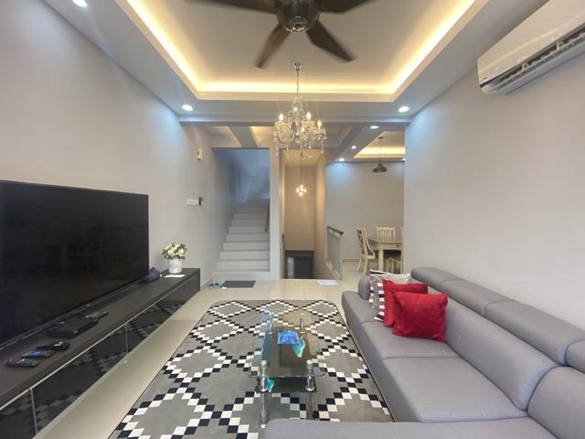 Sale Freehold Fullyfurnished Crescent Park Townvilla Kajang