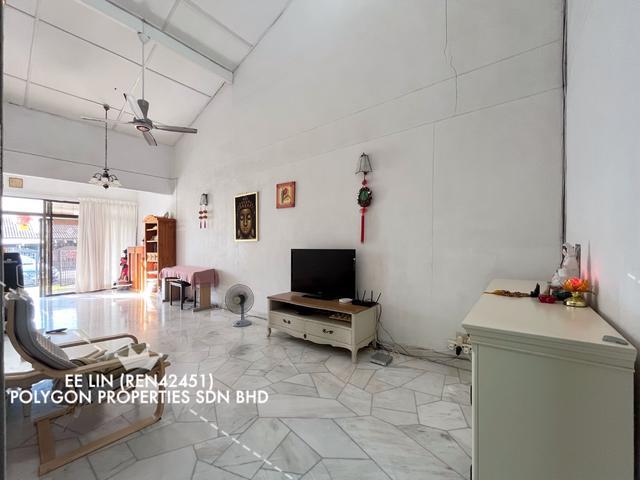SALE SUNGAI ARA WELL KEPT South Facing Single Storey Terrace