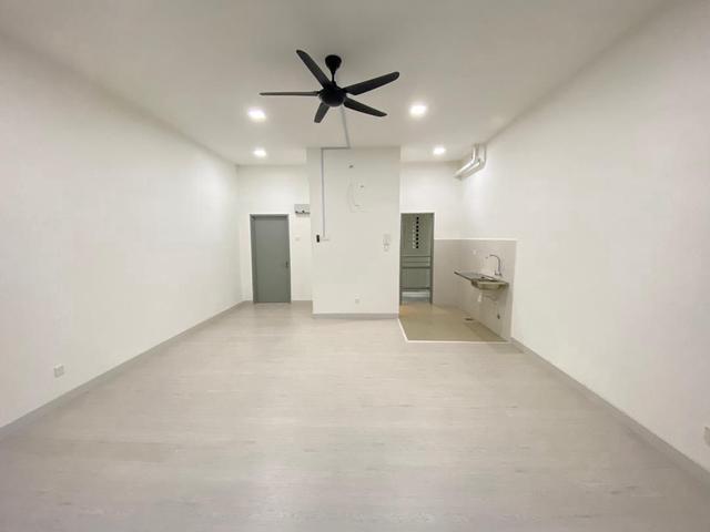 SALE Soho Trio Permai Furnish Equine Park Seri Kembangan Low Density