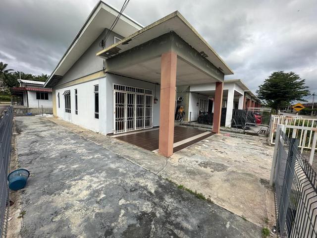 SALE Teres Setingkat End Lot Taman Lipat Kajang Perdana Jasin Melaka