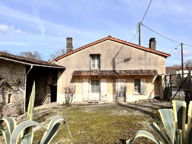Sale Village house Juillé 46,000 €
