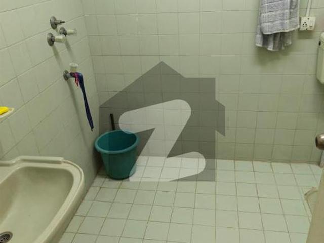 Sale 240 Yards House 5 Bed. D. Alladin Park Ki Back Pe Gulshan e Iqbal Block 10 A