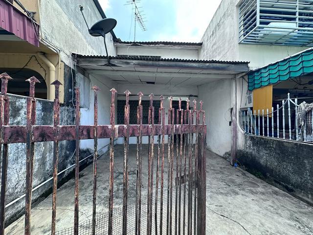 SALES TAMAN UNIVERSITI INDAH seri kembangan LANDED HOUSE FOR SALES