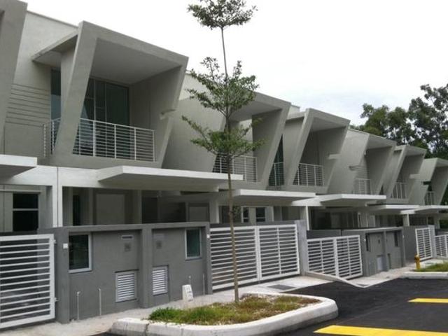 SALES PARAGON 93 TAMAN EQUINE PARK lestari putra seri kembangan