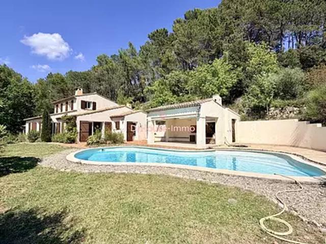 Salernes 83690 Achat / Vente maison 7 pièces t7 piscine terrasse