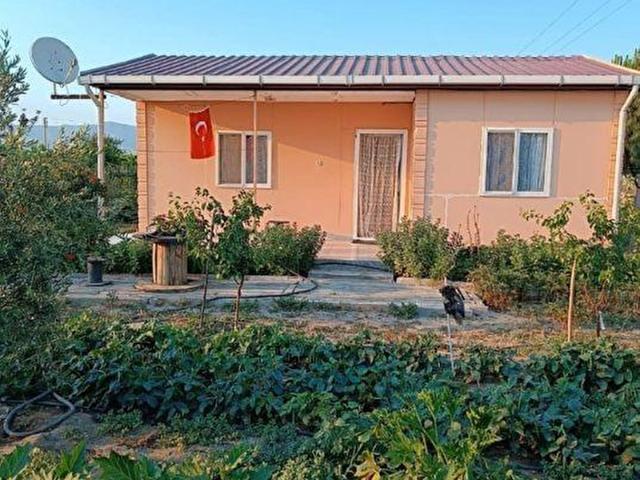 SALİHLİ PAZAR KÖY MAHALLESİNDE SATILIK PREFABRİK EV VEARSA