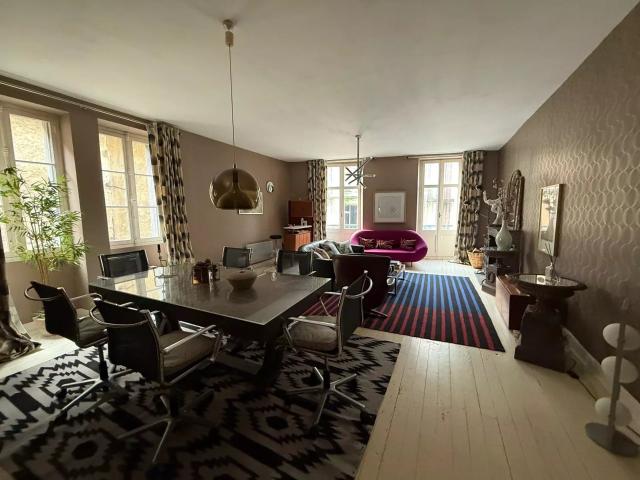 SALIES DE BEARN Appartement triplex à quelques pas du cent. 148m² Salies de Béarn