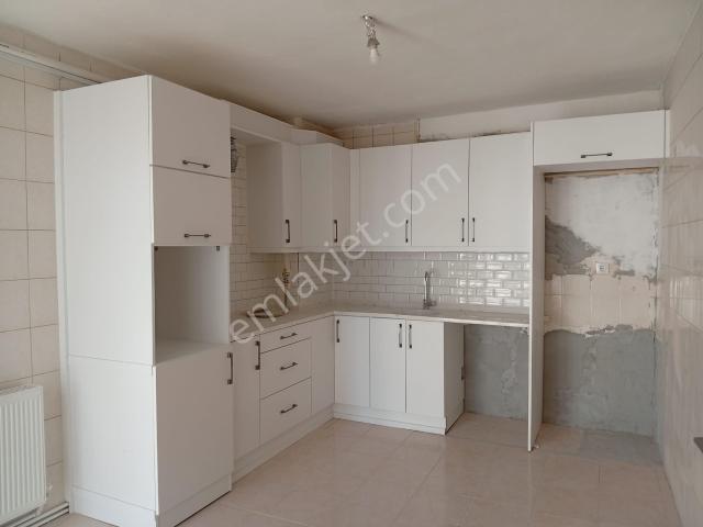 Salihli Berkay Emlaktan Kiralık Cumhuriyet Mah 2+1 Doğalgaz Isıtmalı Daire
