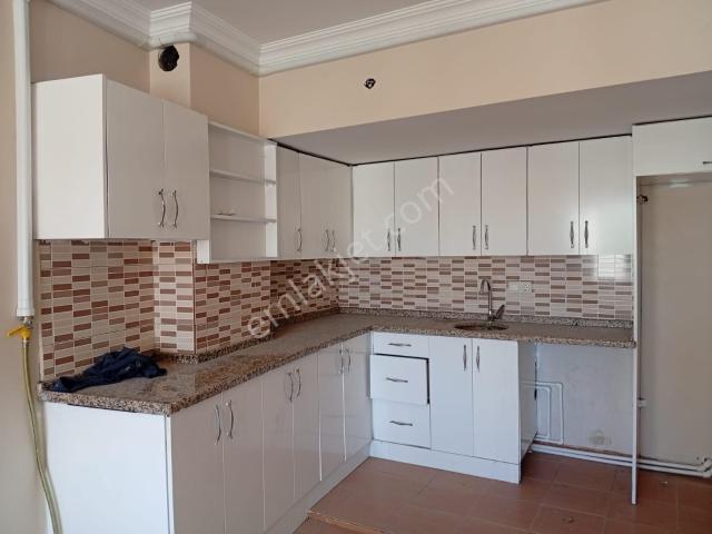 Salihli Berkay Emlaktan Merkezde Kiralık 3+1 Doğalgaz Isıtmalı Daire