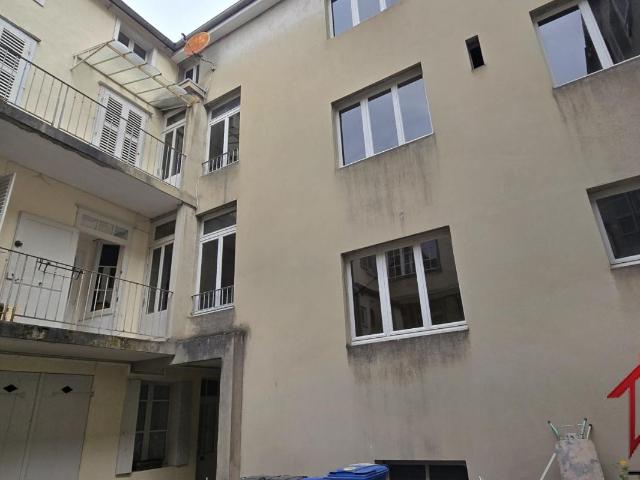 SALINS LES BAINS, Centre Ville. Immeuble de rapport 289 m2