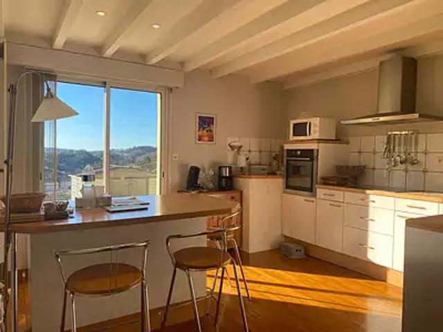 Salins les Bains 39110 Achat / Vente appartement 6 pièces t6 au dernier étage cave