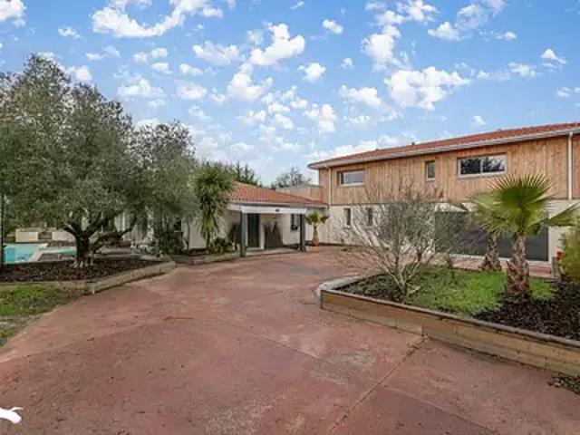Salles 33770 Achat / Vente maison 8 pièces t8 au dernier étage