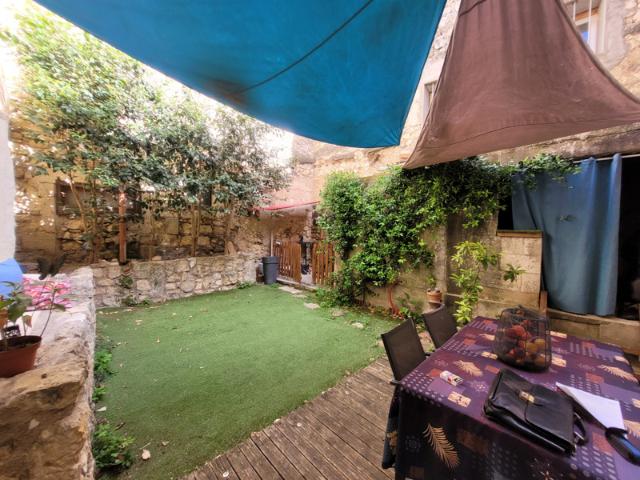 Salles d'Aude Maison de village de type IV en très bon état