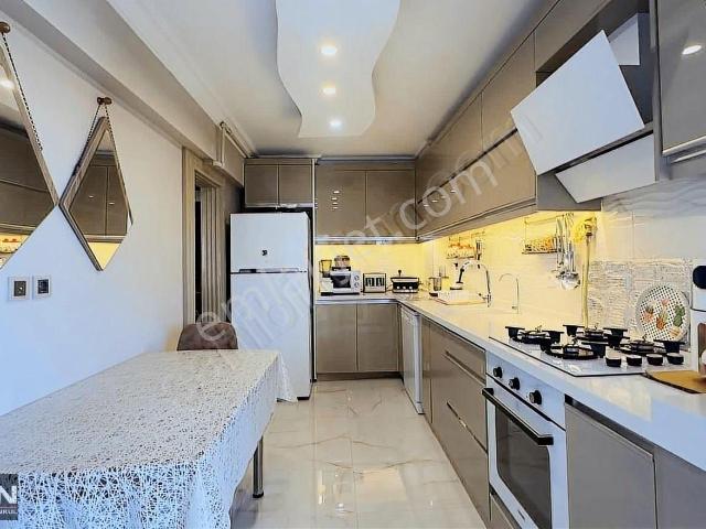 Salman'dan Yeni Girne Merkezde Satılık 3+1 Lüks Geniş Daire
