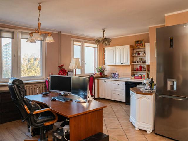 Salon/ biuro z otwartą kuchnią, w dobrej lokalizacji