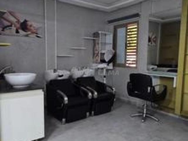 Salon de coiffeur à louer