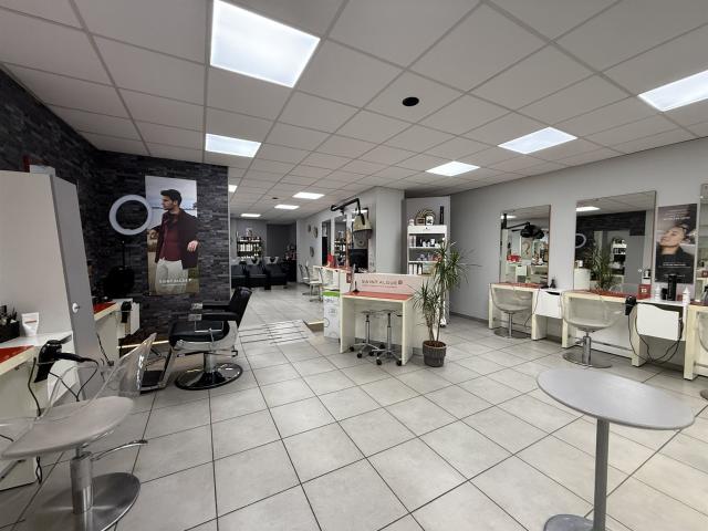 Salon De Coiffure 111m² Saintes