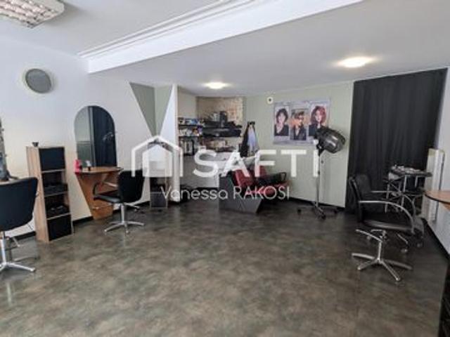 SALON DE COIFFURE DE 90 M² ENTRE SAINT JEAN D'ANGELY ET COGNAC