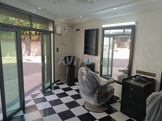 Salon de coiffure équipé pour hommes