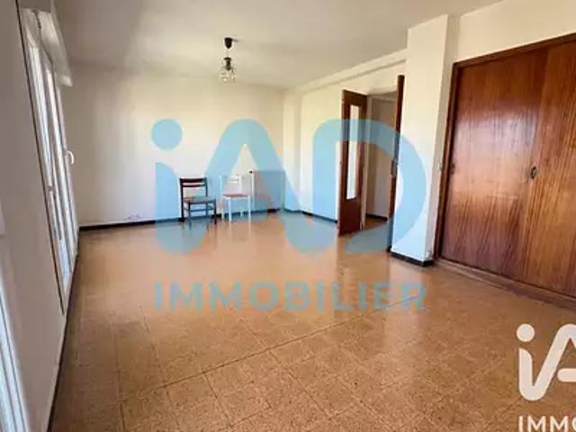 Salon de Provence 13300 Achat / Vente appartement 3 pièces t3 au dernier étage parking