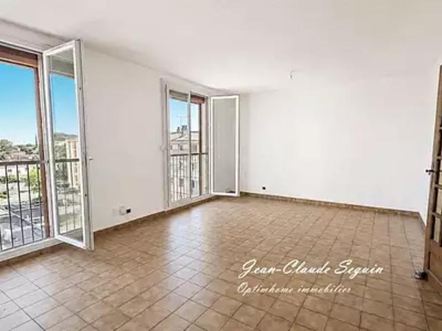 Salon de Provence 13300 Achat / Vente appartement 3 pièces t3 au dernier étage