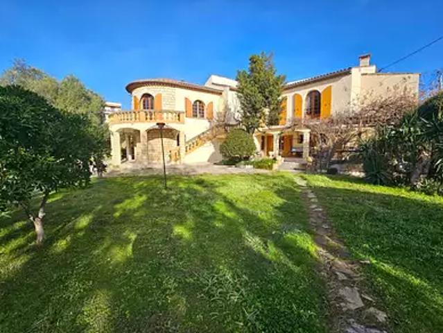Salon de Provence 13300 Achat / Vente maison 7 pièces t7 piscine jardin