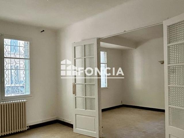 SALON DE PROVENCE: Appartement de type 3 de 60 m2 en centre ville avec garage