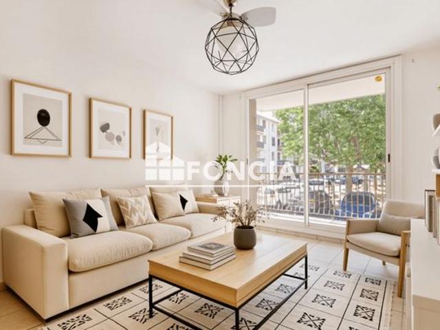 Salon de Provence, dans résidence sécurisée, 3 pièces, loggia, balcon, cave et stationnement privatif au sein de la copropriété