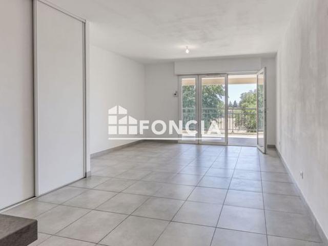 Salon de Provence secteur Bel air, 2 pièces avec terrasse, stationnement dans résidence sécurisée