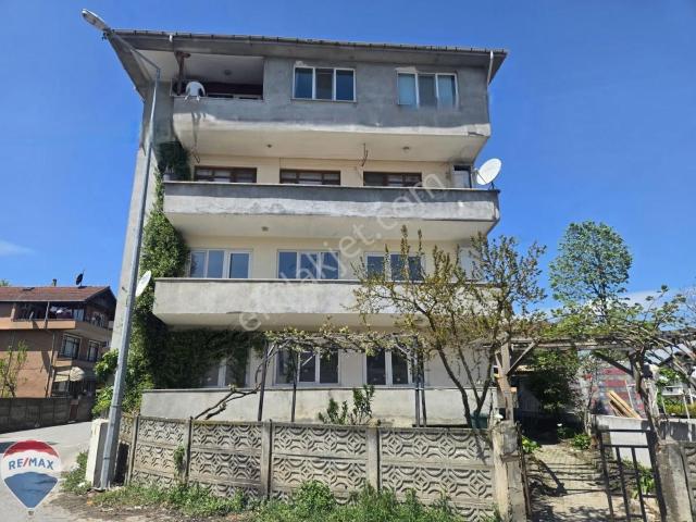 Sapanca Merkez Tamamen Yenilenmiş 3 Balkonlu Ferah Aile Dairesi